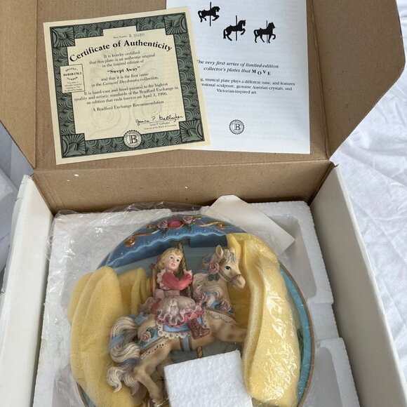 1994 The Bradford Exchange - Carousel Daydreams Musical Plate "Swept Away" - Picture 6 of 9